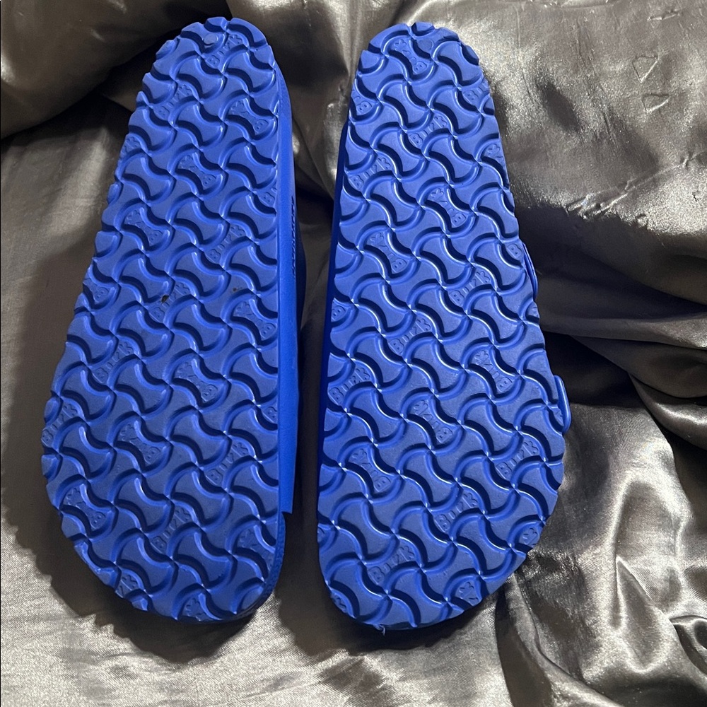Royal blue Birkenstock Slides - 11 women’s - Picture 4 of 6